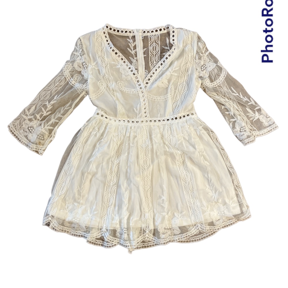 Beautiful Lace Dress Size Medium- runs a bit small
